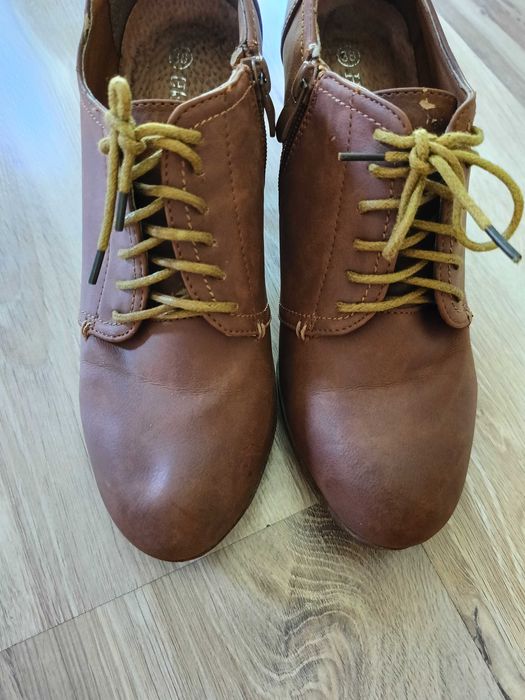 Botki na obcasie rozmiar 38 brązowe