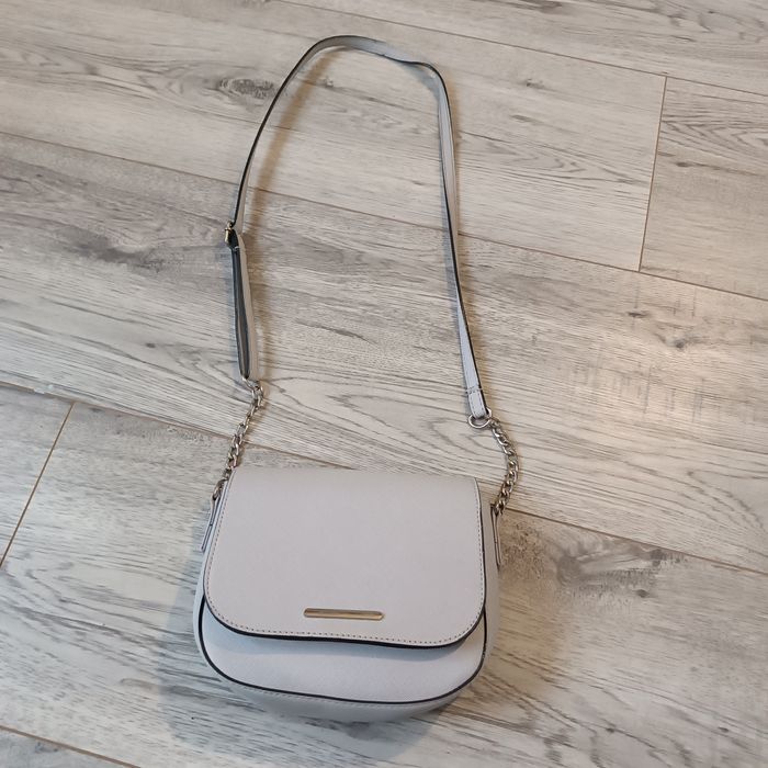 Torebka z długim paskiem na ramię