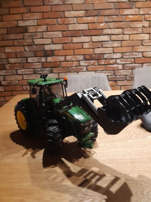 Ciągnik John Deere bruder z ładowaczem