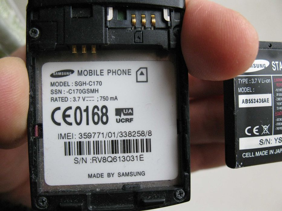 Кнопочный телефон Samsung SGH-C170  В комплекте зарядка