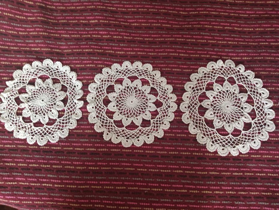 Conj. 4 Naperons Renda Crochet branco – formato flores – 4 tamanhos