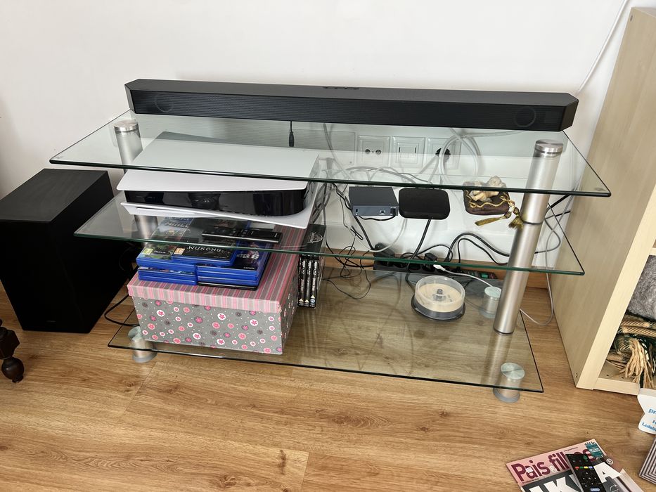 Mesa de apoio à televisao