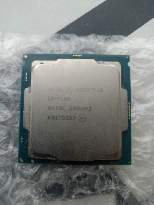 INTEL R COREtm i3 i3-7100 SR 35c 3.90GHZ x817D257 e4