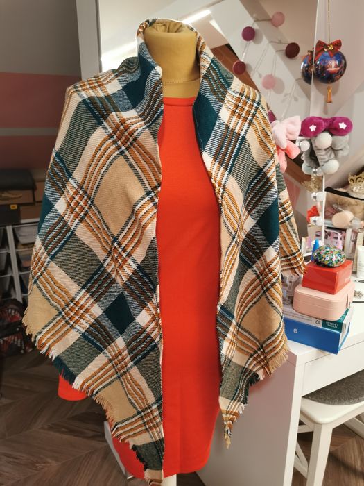 Ciepły szal trójkątny damski