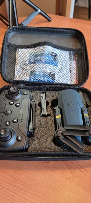 Drone com camara, 2 baterias e visão no telemovel