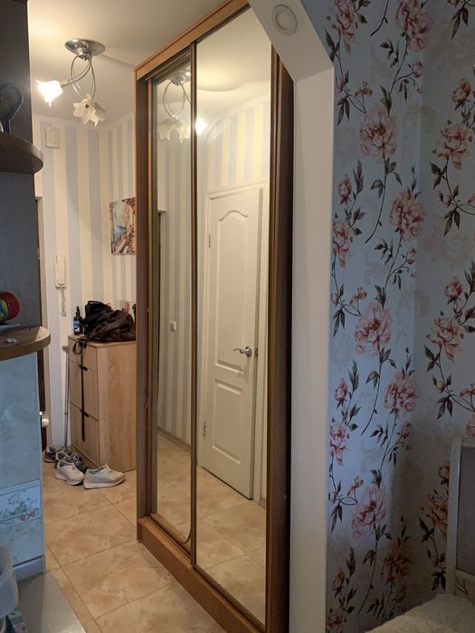Продам шкаф зеркальный