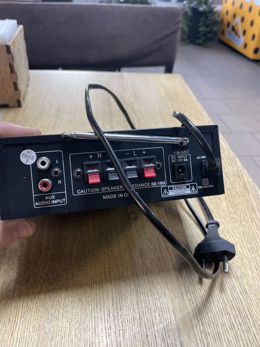 Продам підсилювач звуку, магнітофон, радіо.