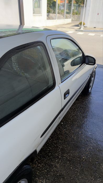 Opel Corsa B 1.7D comercial Tem bastante uso Carro usado