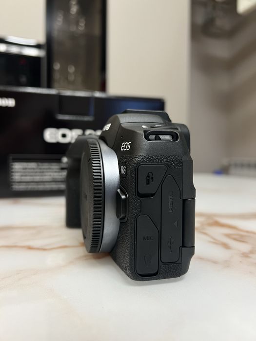 Canon EOS R8 body