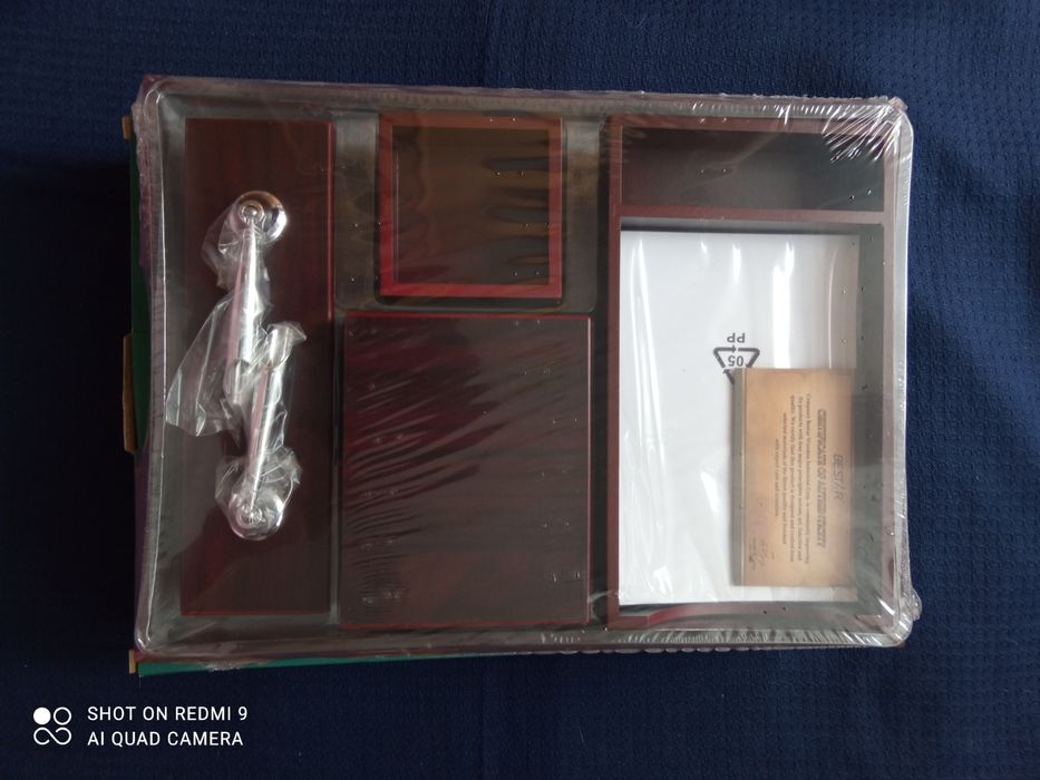 Настольный канцелярский набор с красного дерева