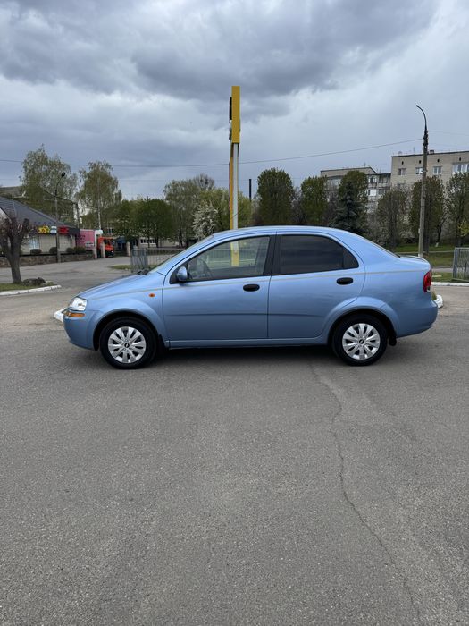 Chevrolet Aveo — на автоматі, газ/бензин