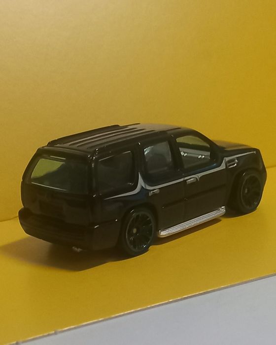 07 cadillac escalade hot wheels