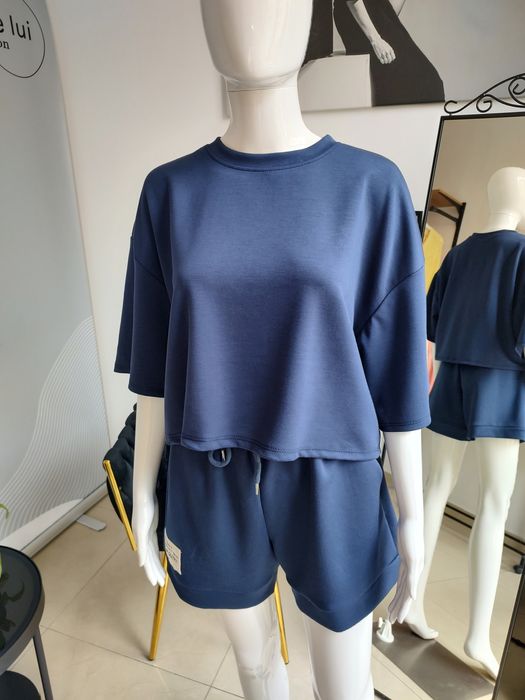 Masełkowy letni komplet dresowy z króką bluzą - granatowy One size