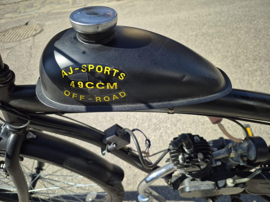 Rower z silnikiem spalinowym 50cc – cruiser mały przebieg