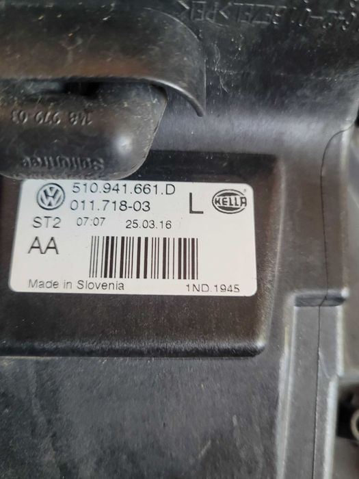 Halogen lewy VW Golf Sportsvan.