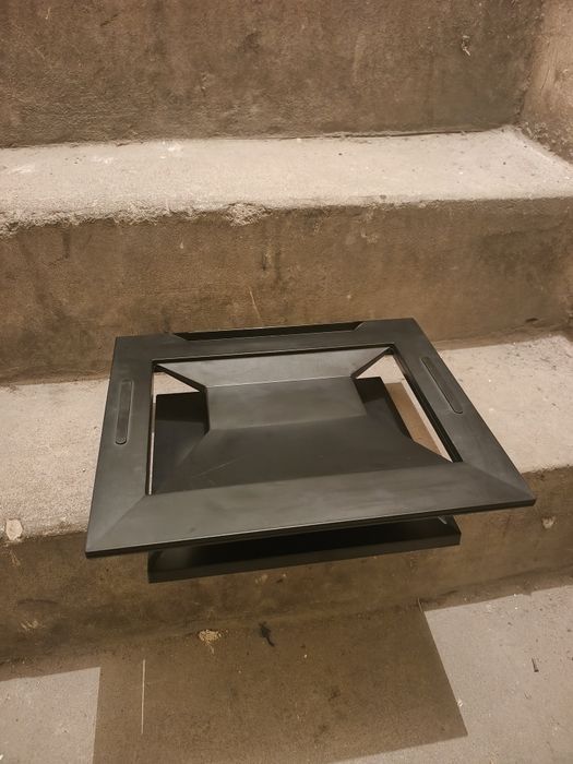 Podstawka pod laptopa z regulowanym kątem nachylenia