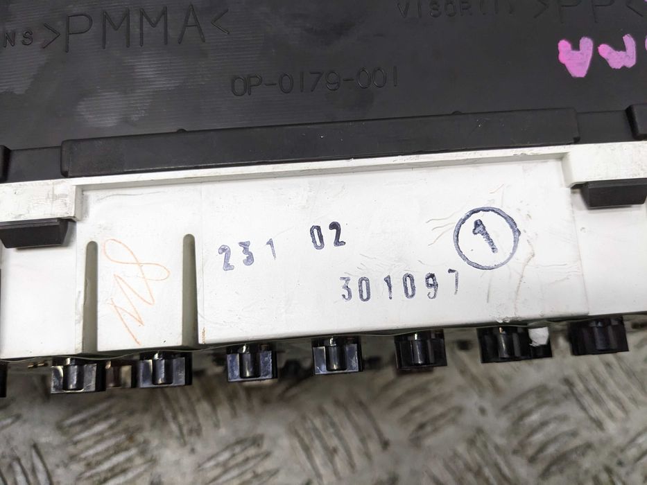 Mitsubishi Carisma 1.8 GDI Licznik Zegary Prędkościomierz
