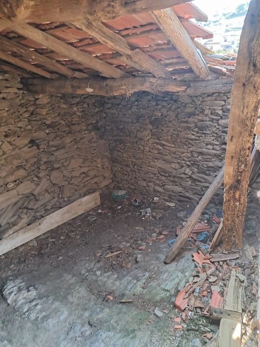 Vendo Propriedade para Reconstrução