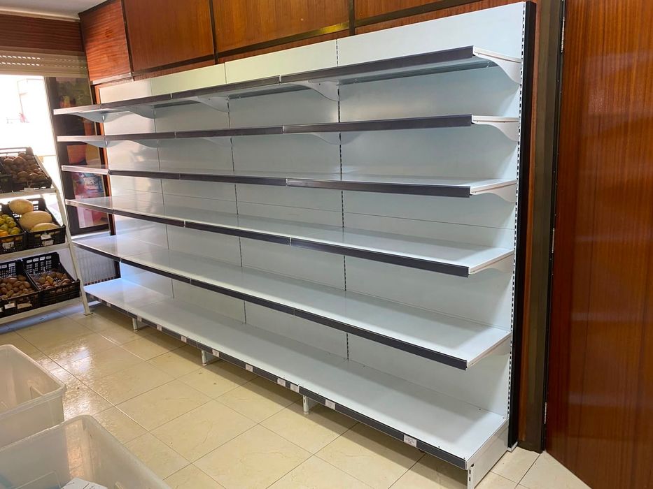Estantes e prateleiras estabelecimento comercial