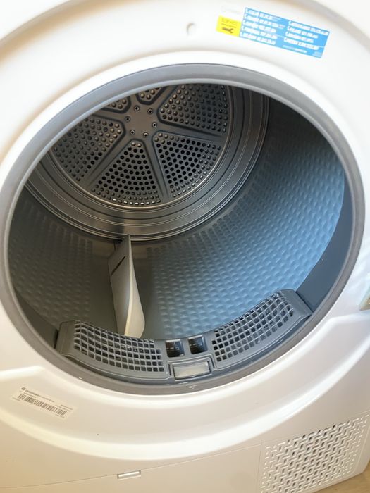 Máquina de Secar Roupa Indesit YT M11 83K RX EU — 8 kg — Bomba de Calor — AVARIADA