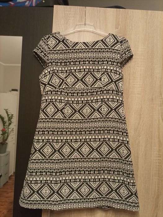 Sukienka 38 trapezowa