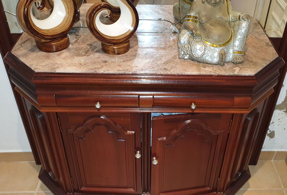 Vendo mural/sapateira em mogno com pedra mármore a bom preço