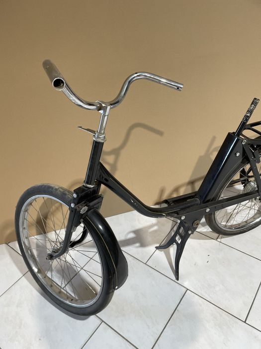 Duas velosolex uma dadora de peças e outra em fase de restauro avançad