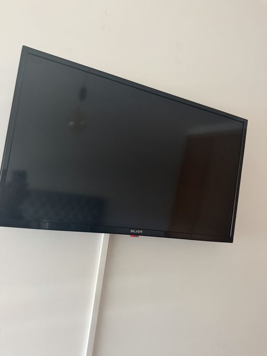 Tv smart 32”  Silver