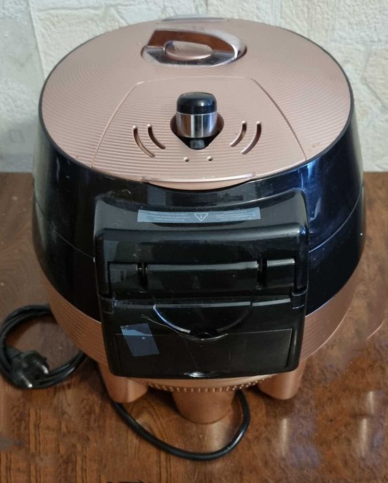 МУльтиварка ( Мультишеф)  BORK U-802