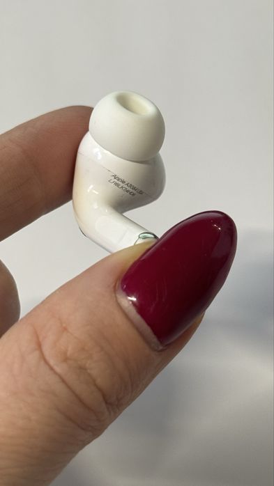Продам правий навушник airpods pro3