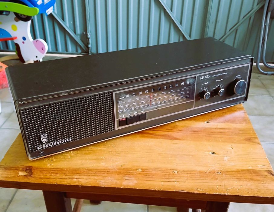 Rádio Grundig RF425 fabricado em Portugal