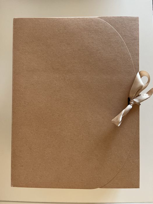 Caixa presente de papel com laço