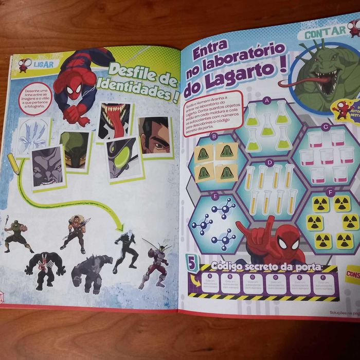 Spider-Man -actividades e passatempos com 52 autocolantes NOVO