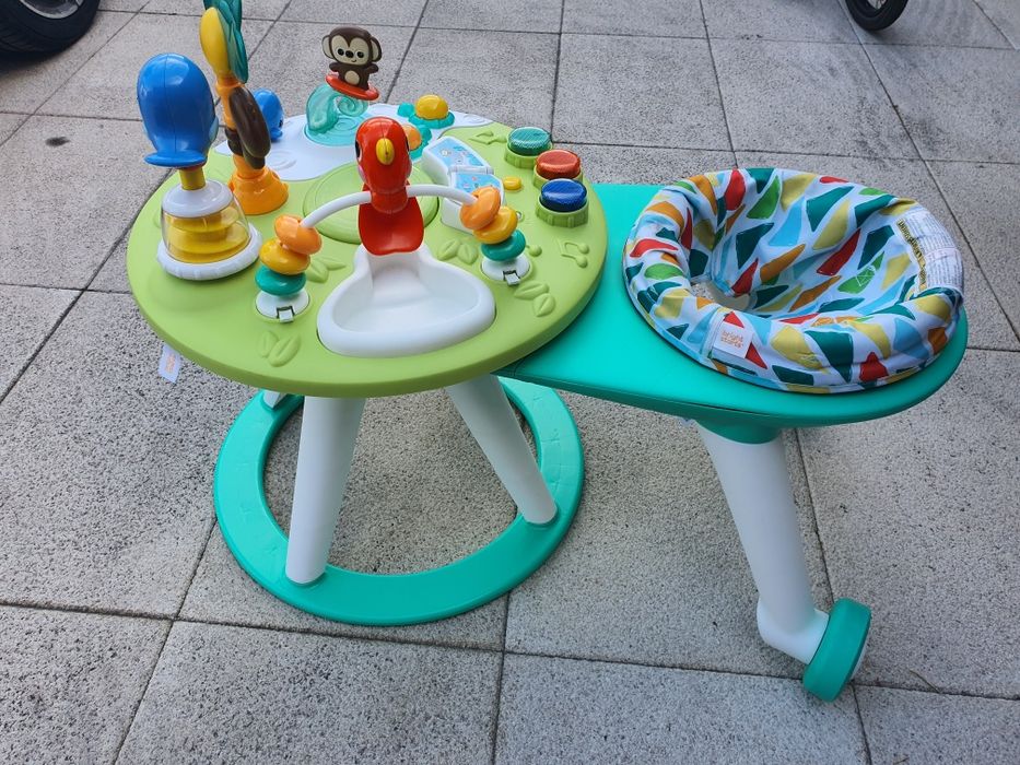 Mesa de brincar para bebes com cadeira giratória