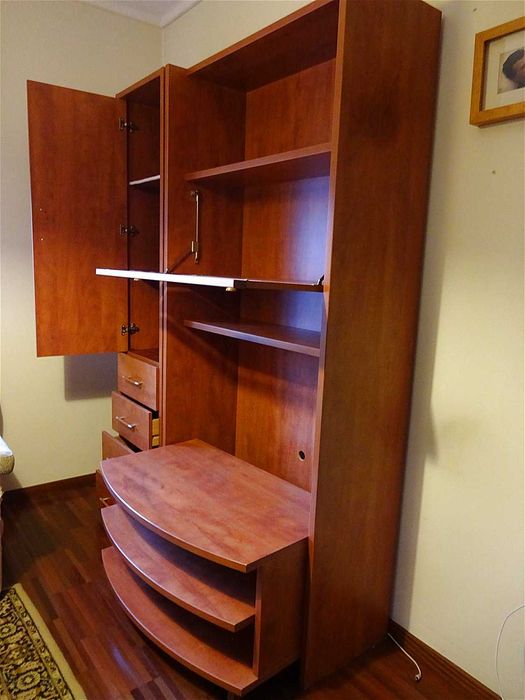 Estante de sala em madeira