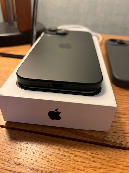 iPhone 15 impecável