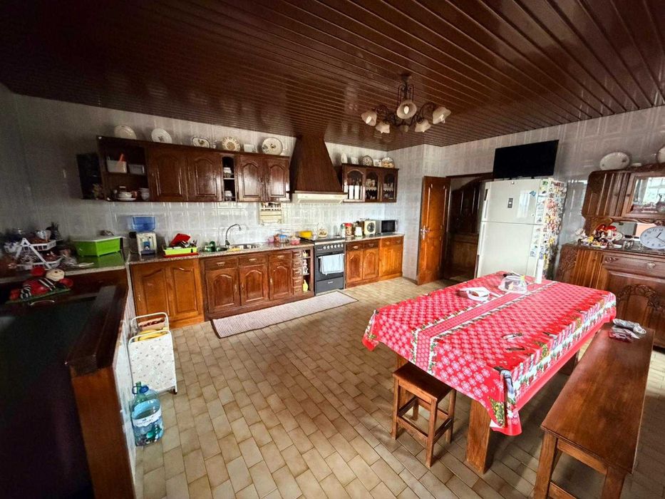Moradia com oficina e firma Escapes S.Gens