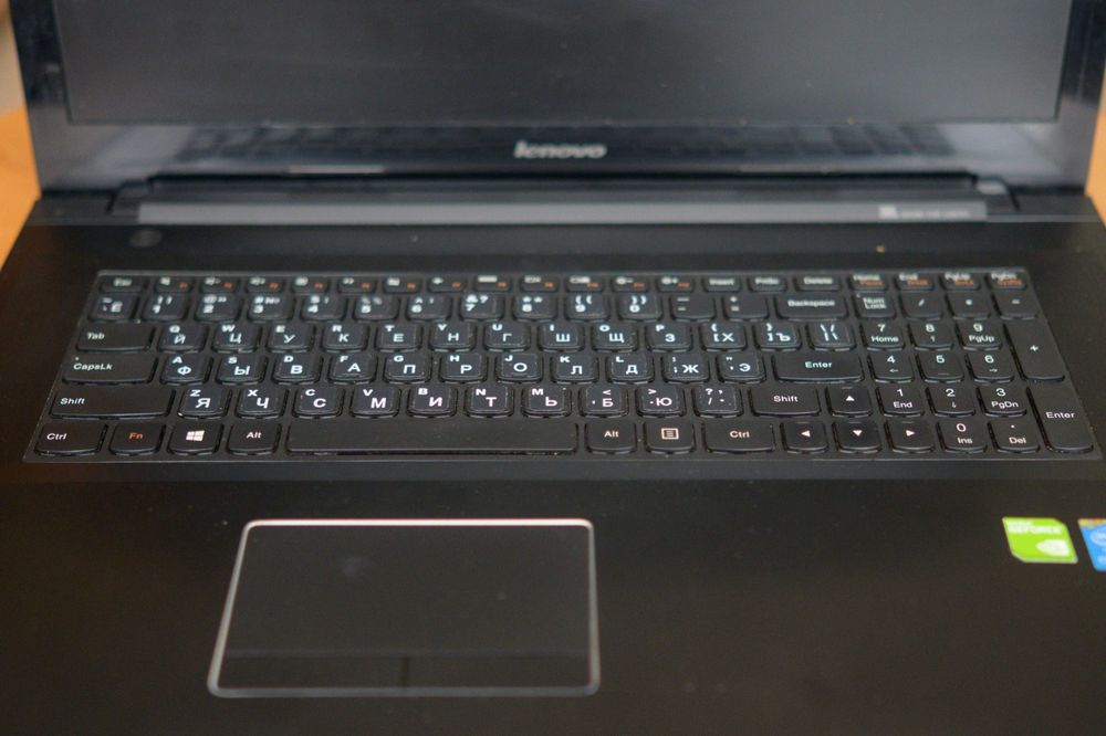 Lenovo Z70-80 | 17" | i7 | 8GB RAM | 128+256 SSD
