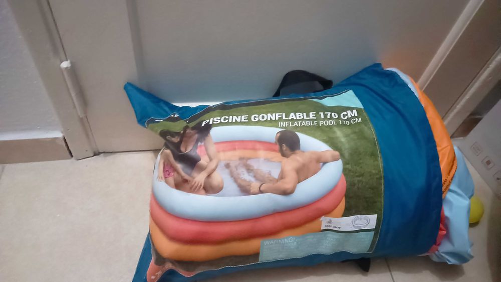 Piscina nunca usada.