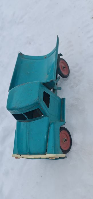 Продам старую железную машинку