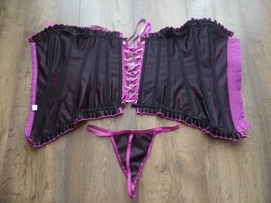 Fioletowy komplet bielizny - gorset i stringi R. M