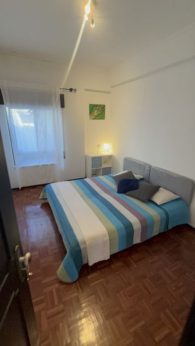 Quarto (contrato) com 02 camas  a 5 minutos da estação de Entroncamento