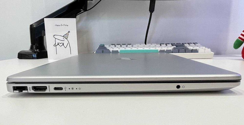 HP 15-dw3058cl Intel i5-1135G7 8 GB RAM 256 GB intel iris xe graphics