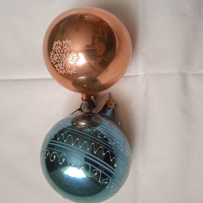 Новогодние игрушки  новые , и в идеальном состояни из спецпластика.