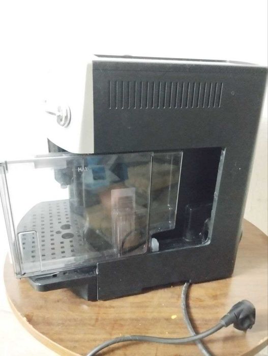 Кавоварка Б/У Delonghi Magnifica ESAM 3000
