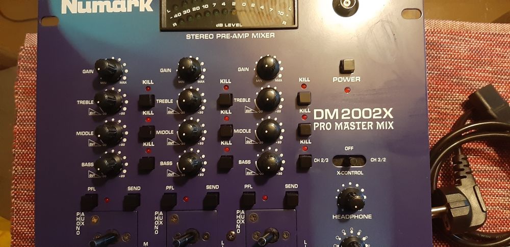 Mesa de mistura Numark