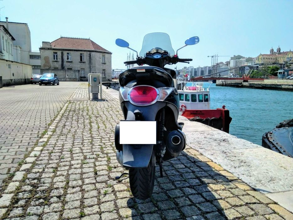 Aprilia Scarabeo 300 S - versão Nero