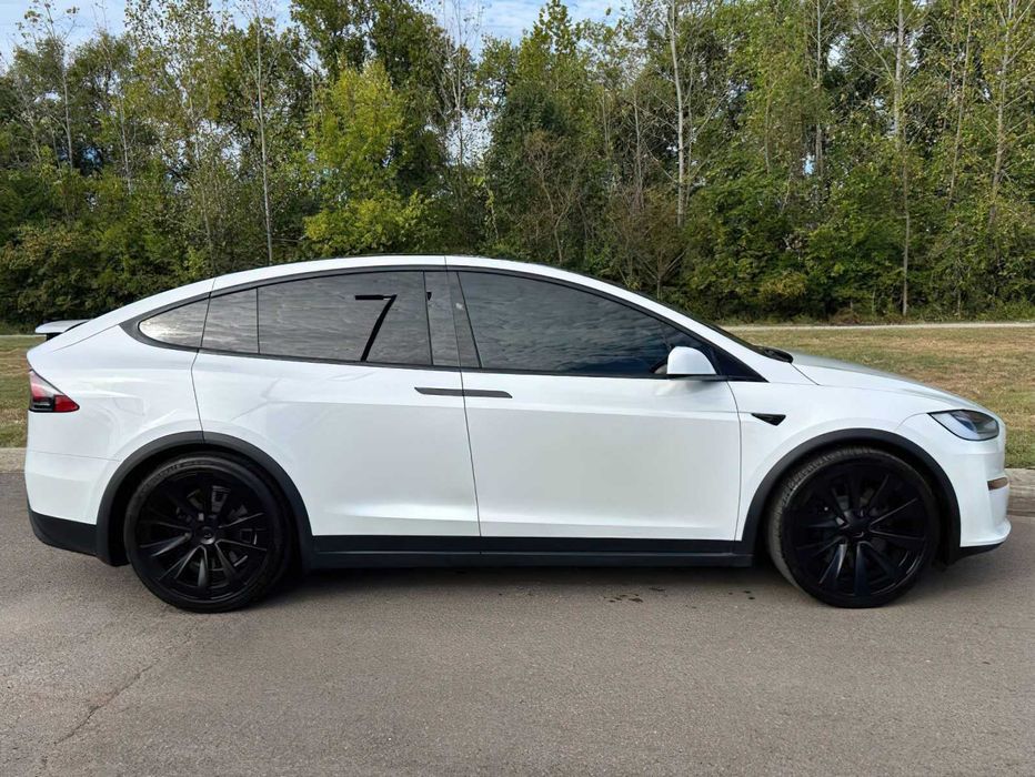 Tesla Model X Plaid      2022