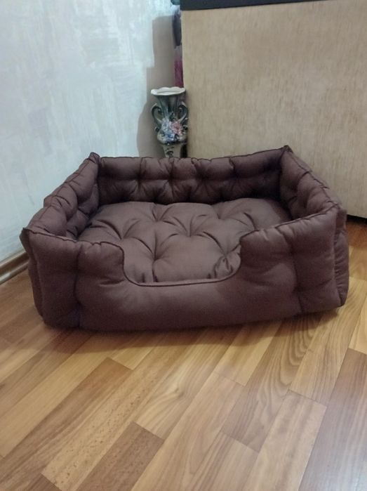 Лежанки для собак та котів.