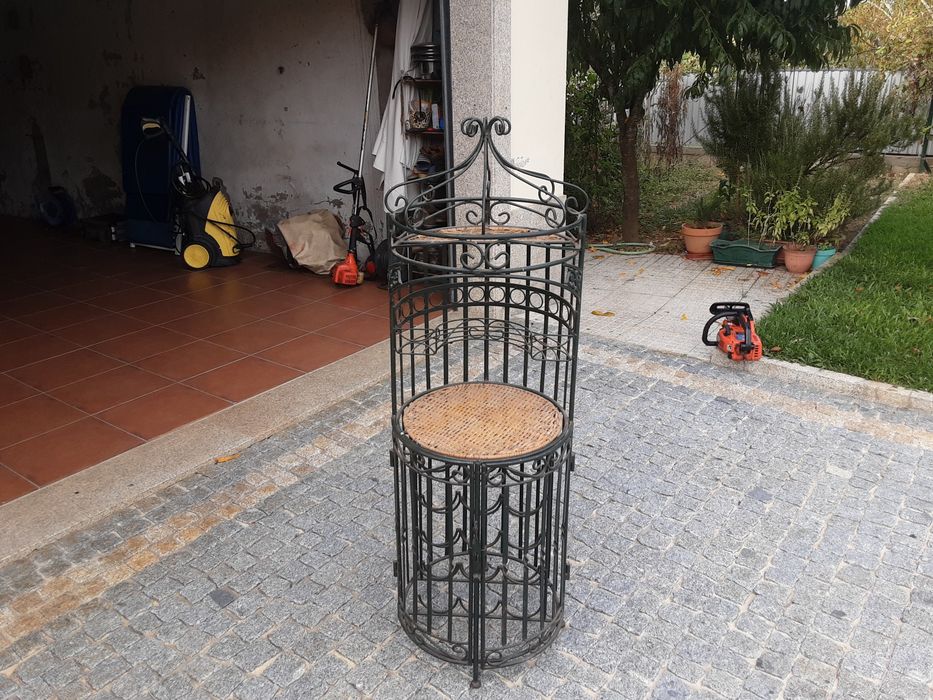 Vende garafeira em bom estado garafeira em ferro forjado